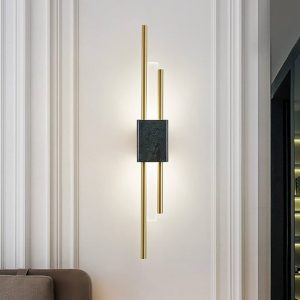 Lámpara de pared moderna con acentos de mármol y dorado