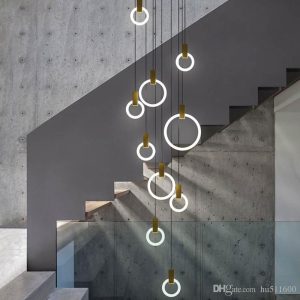 Lámpara doble altura con diseño de anillos dorados